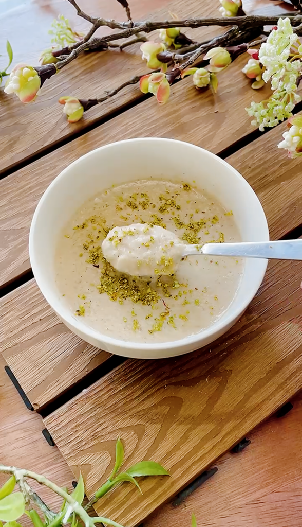 Healthy Lauki Halwa served in a bowl, garnished with nuts powder