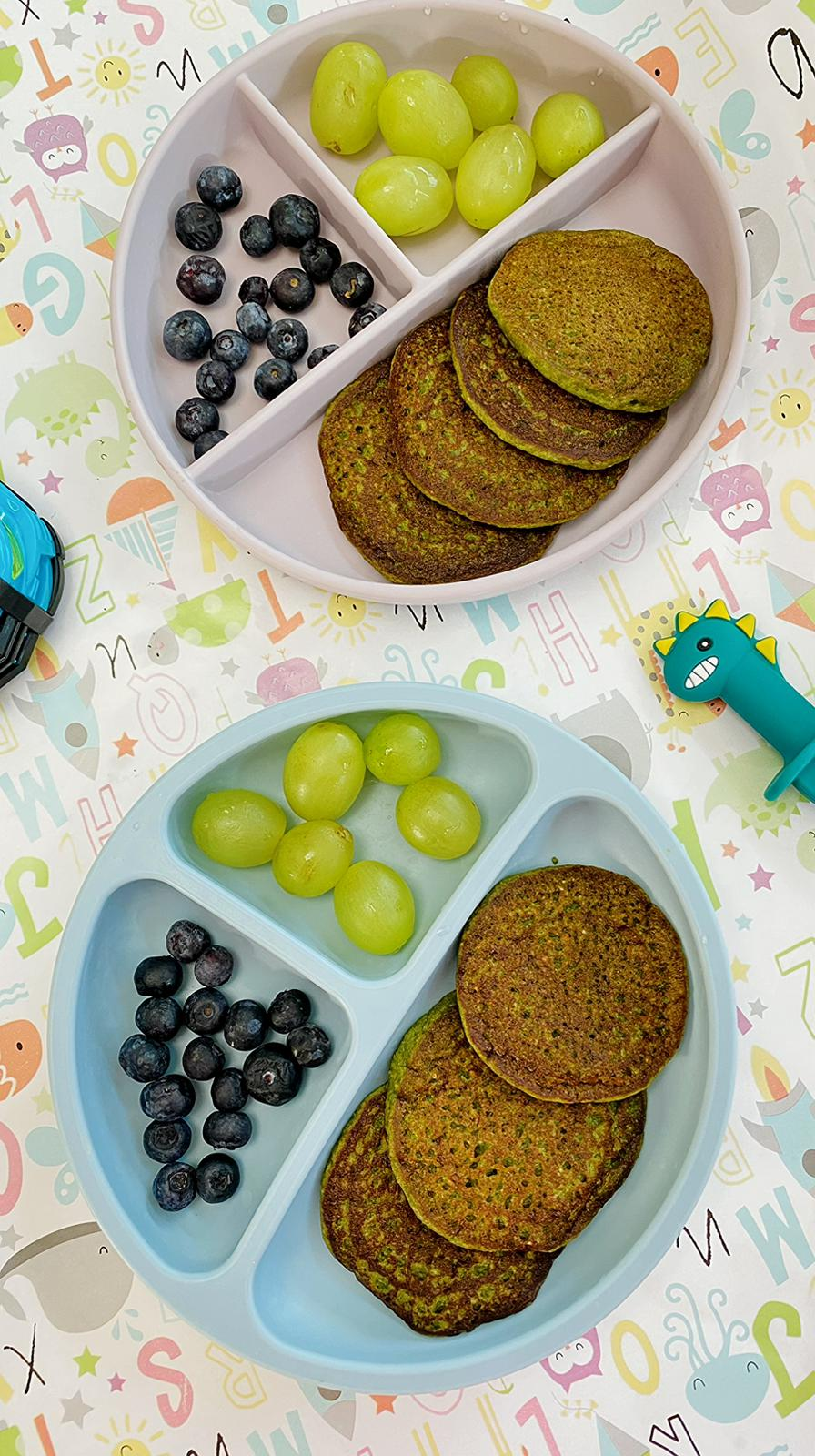 Soft spinach banana pancakes for babies and toddlers served on a plate, naturally sweetened and iron-rich, perfect for healthy toddler breakfast or baby-led weaning.